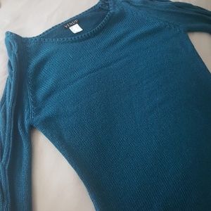 Super cute sweater, never worn